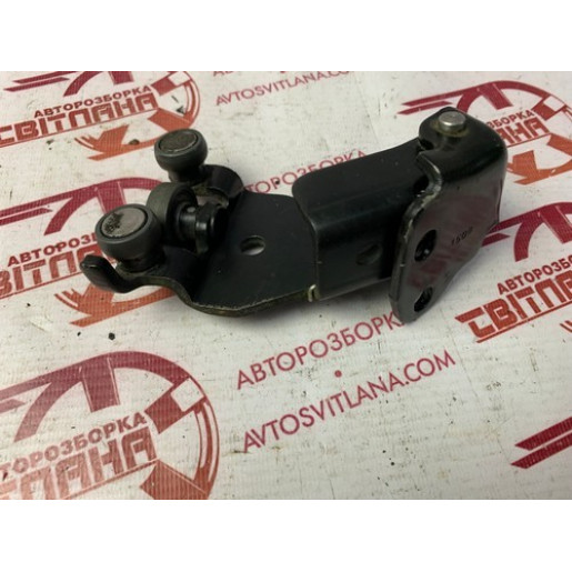 Ролик раздвижной двери правой средний Fiat Doblo 2006- 46843004